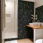 Autour D'une Toile Konukevi Rouvenac