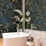 Autour D'une Toile