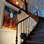 Autour D'une Toile