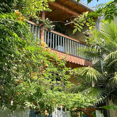 Casa de hóspedes Autour D'une Toile Rouvenac