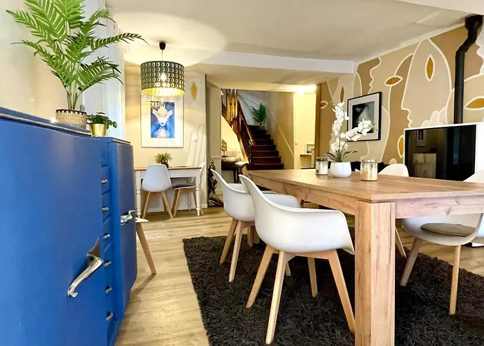 Autour D'une Toile Rouvenac